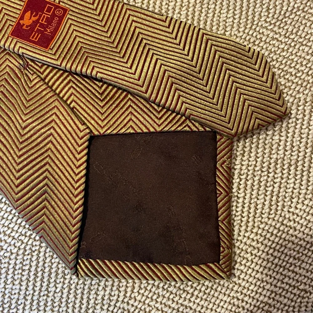 Etro Milano Silk Necktie Men Gold Burgundy Chevron Zigzag Italy Luxury Tie